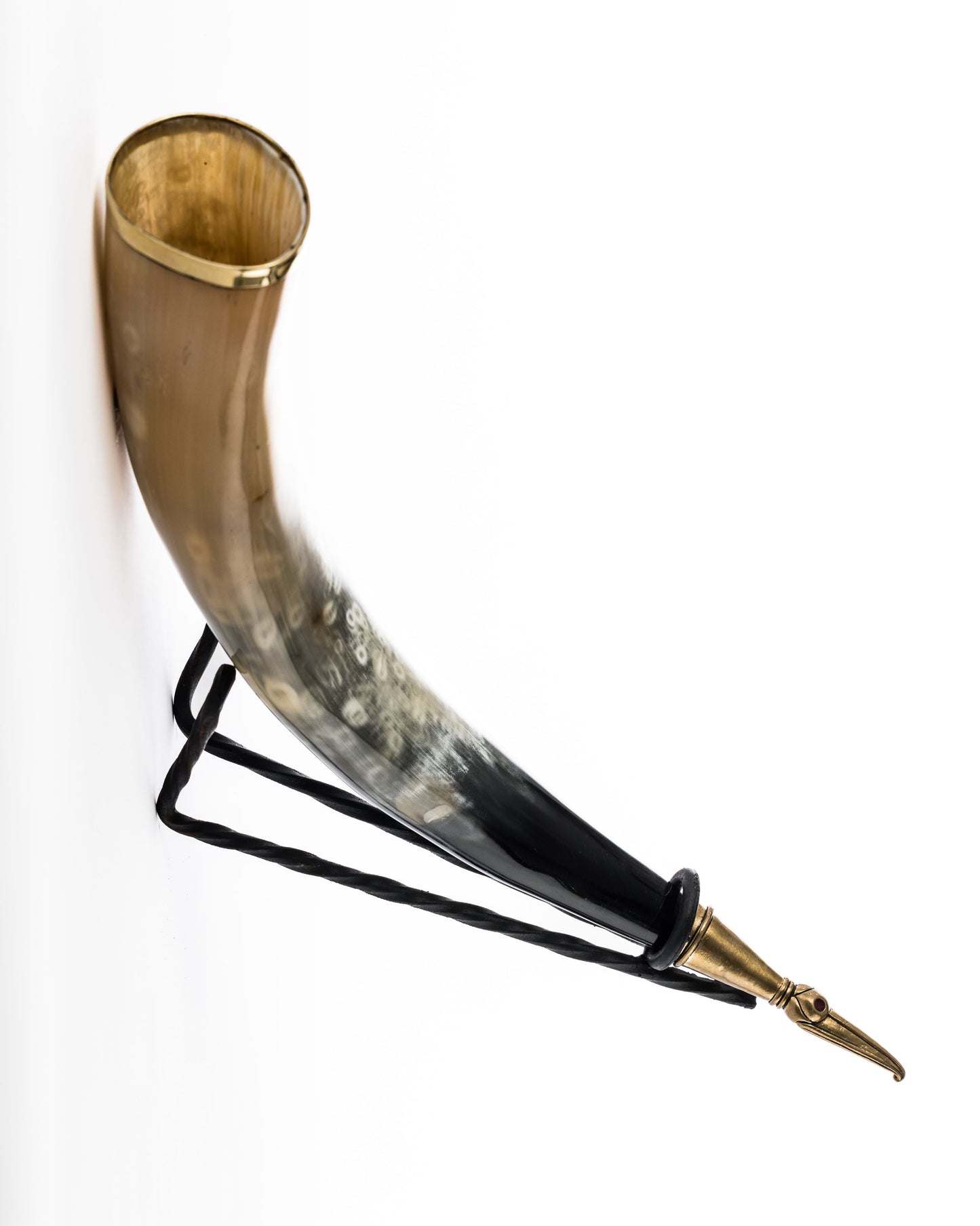 viking-drinking-horn-terminal-stavanger-museum-replica-archeology-bronze