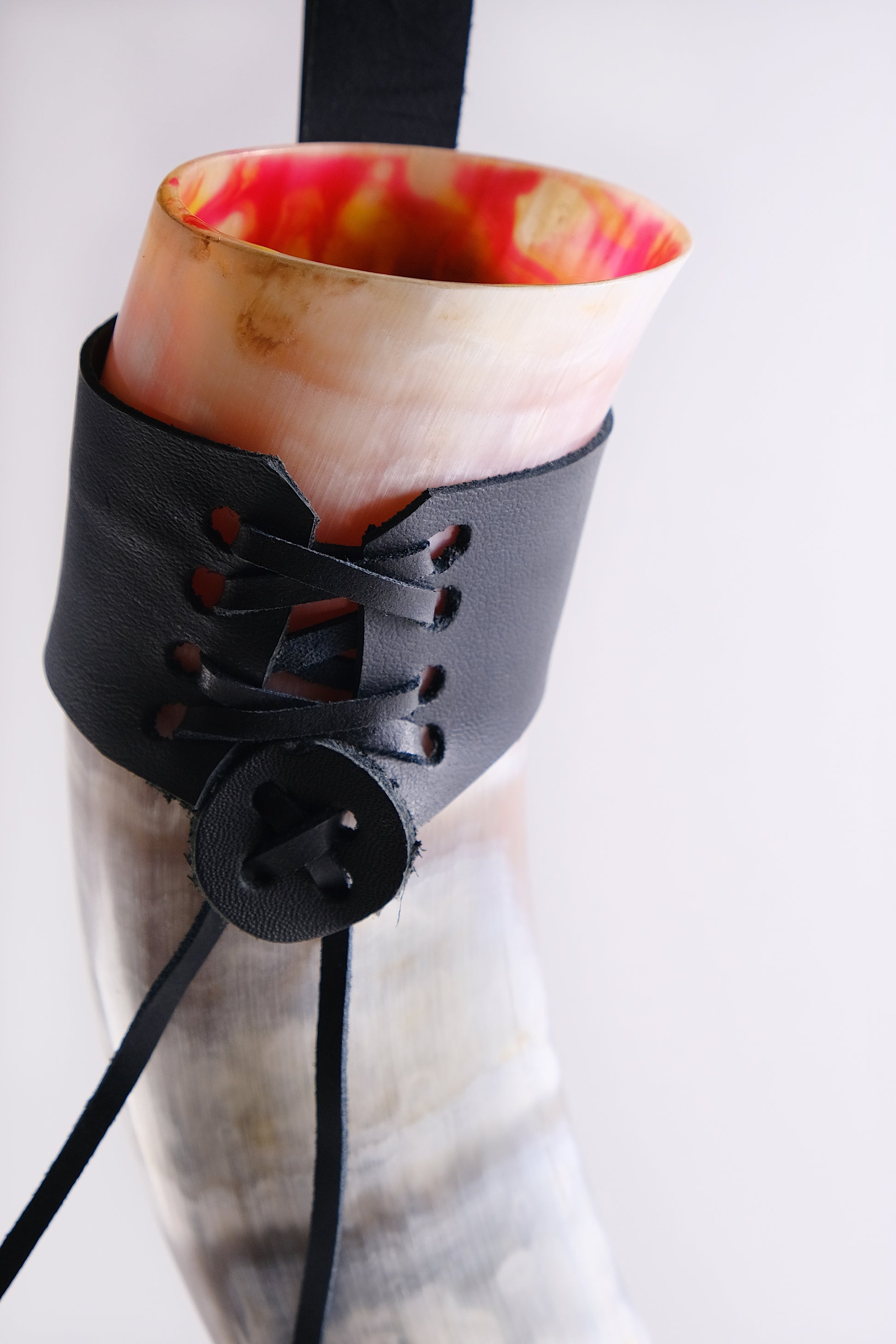 drinking-horn-viking-holster-odin-mead-of-poetry-suttungr-food-grade-resin